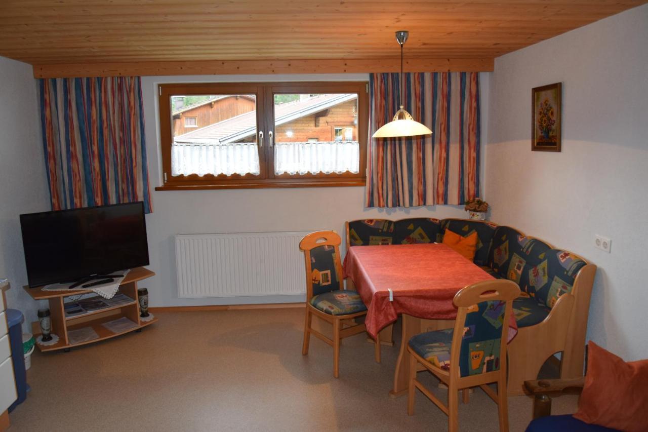 Ferienwohnung Gapp Elbigenalp Bagian luar foto